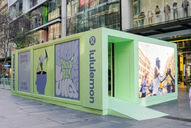A stunning colourful brand activation for Lululemon in collaboration with @theeventspace @mnrconstructions and @justeatthedamnelephant ✨ Fully customised by the client to compliment the brand and love the use of motion with LED screens integrated into the SPACECUBE Build System.
#BrandActivation #Lululemon #ModularStructures